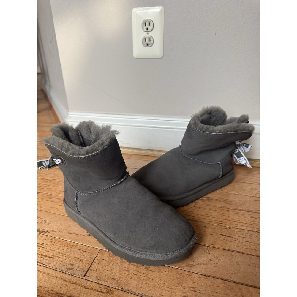 UGG daily bow 1100212 boots size 9 (bota600thrift